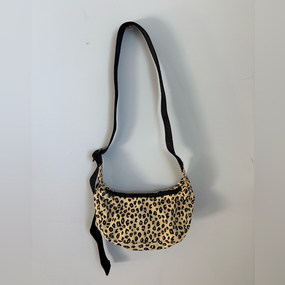 BAGGU Small Nylon Crescent Bag